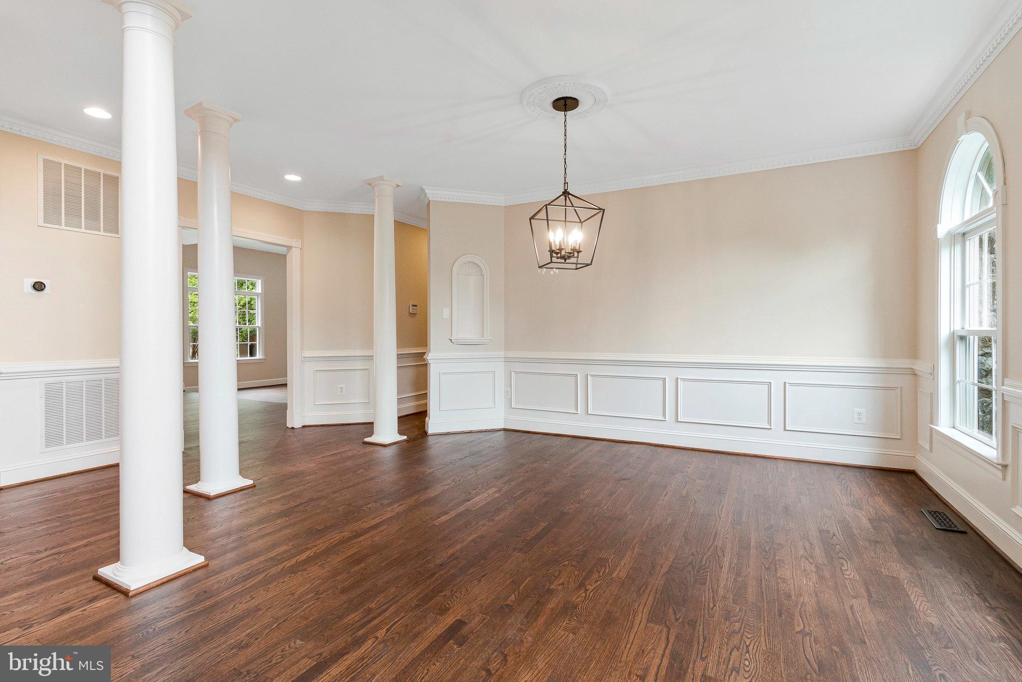 2504 SHERWOOD HALL LANE