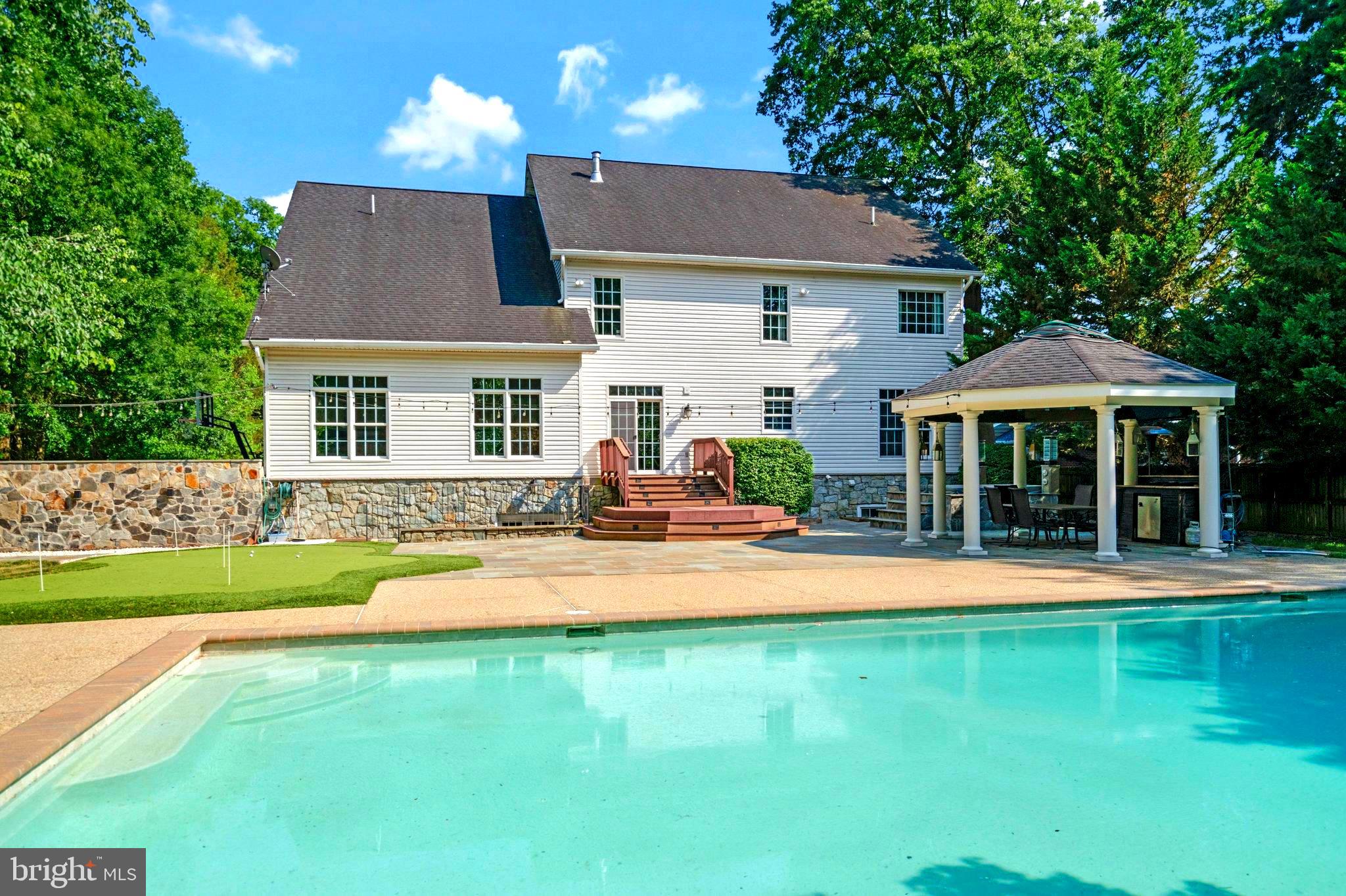 2504 SHERWOOD HALL LANE