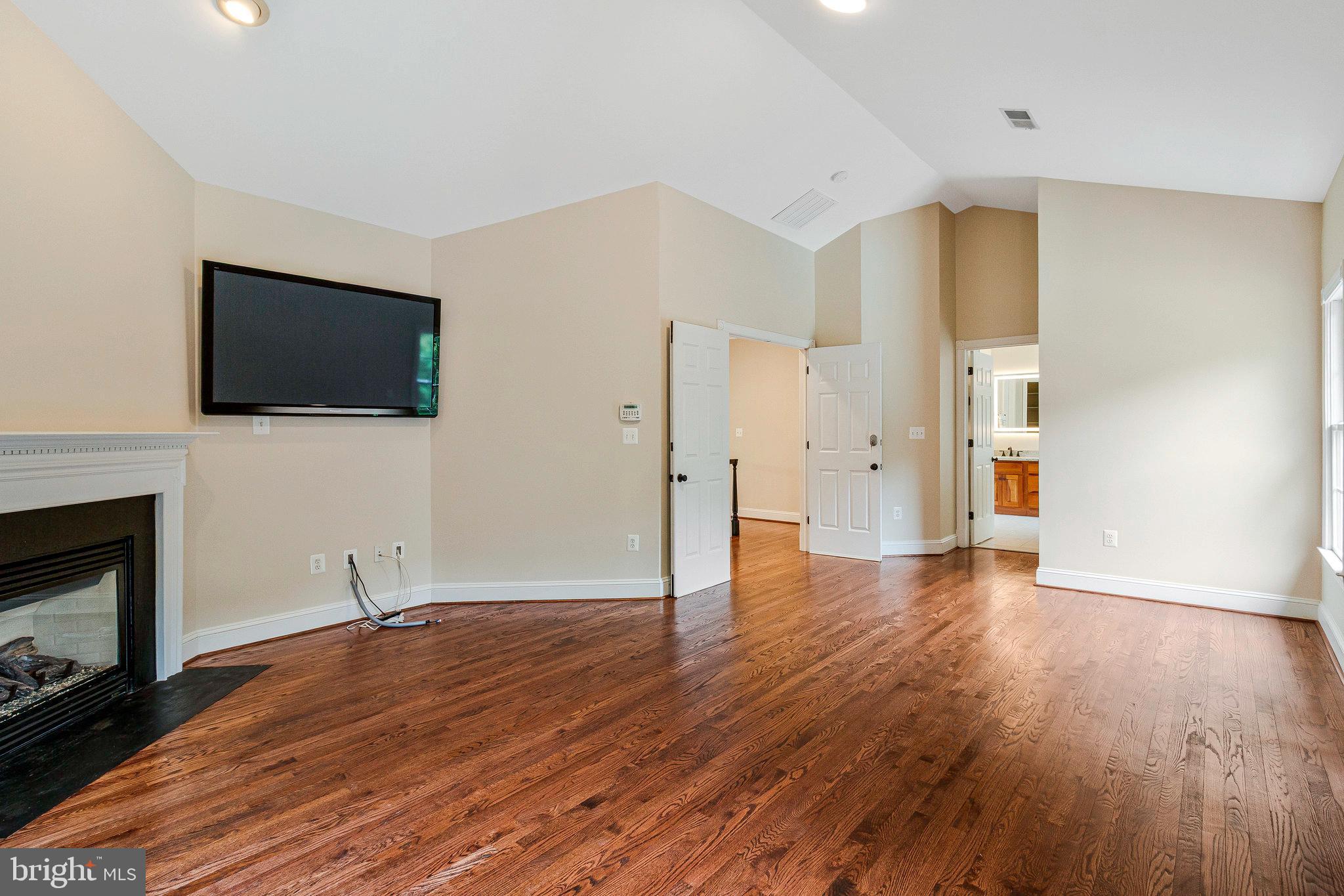 2504 SHERWOOD HALL LANE