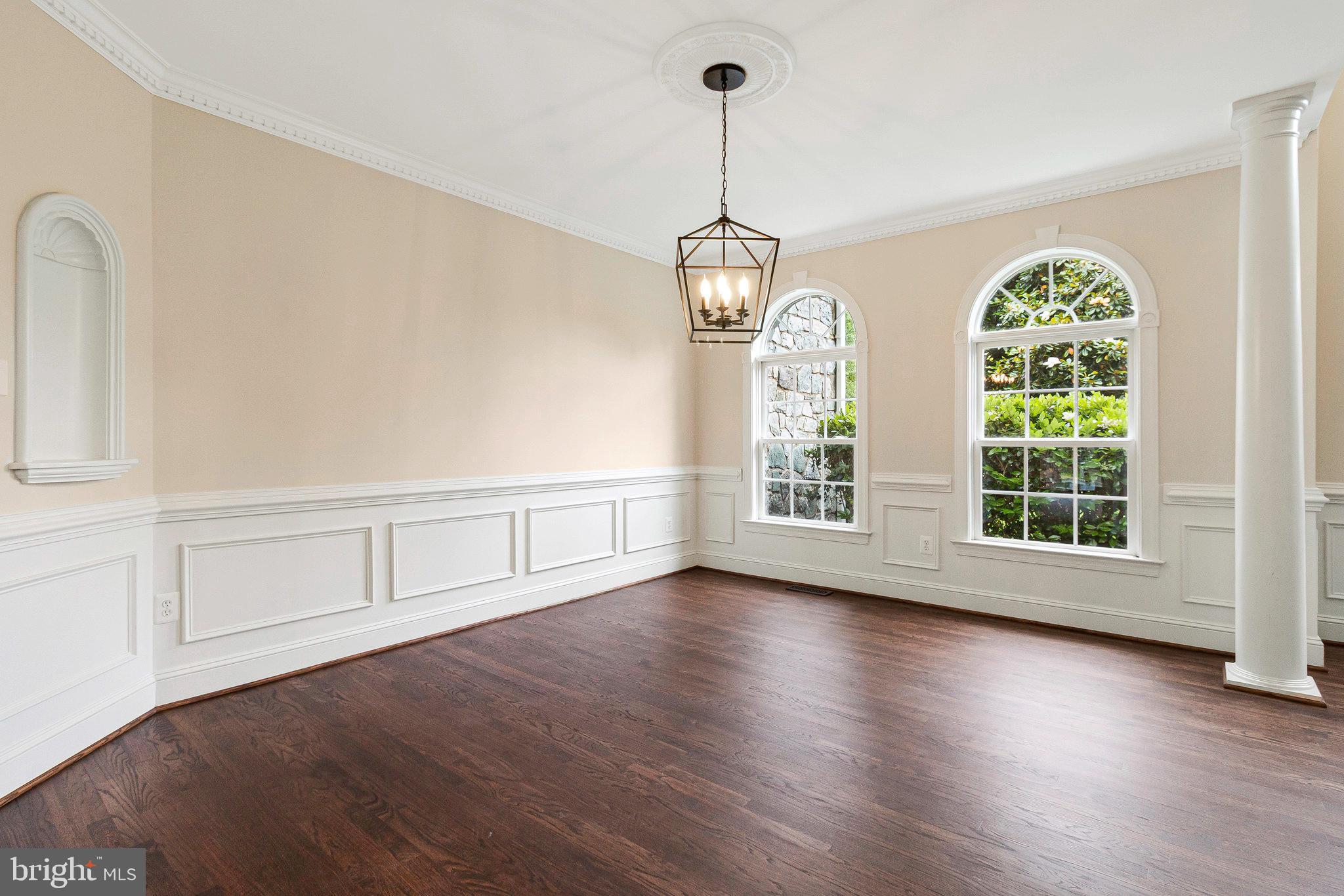 2504 SHERWOOD HALL LANE