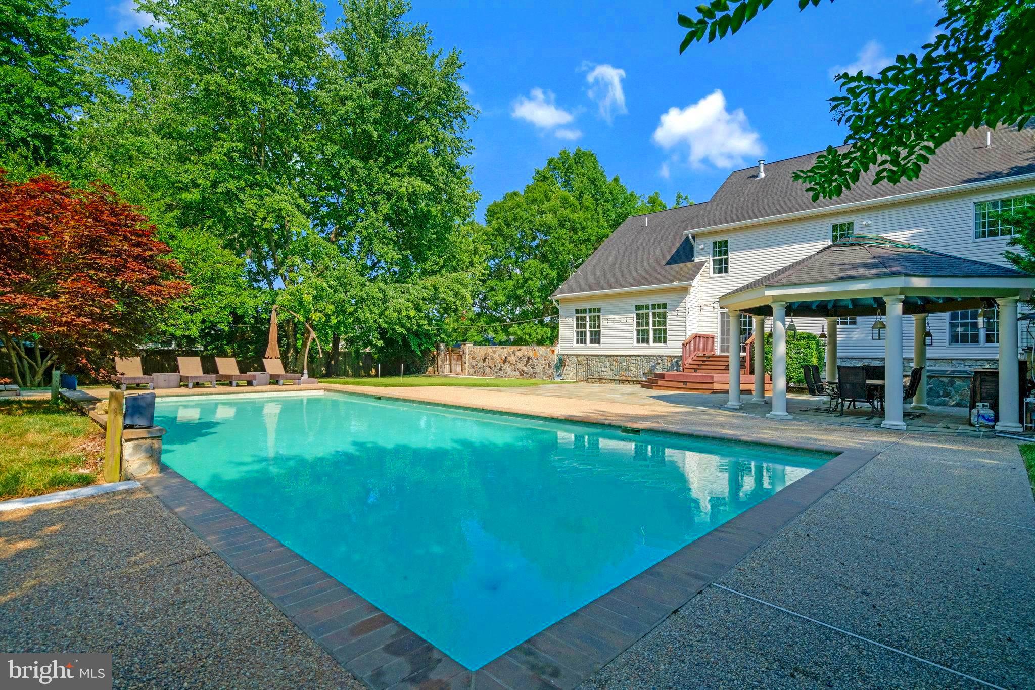 2504 SHERWOOD HALL LANE