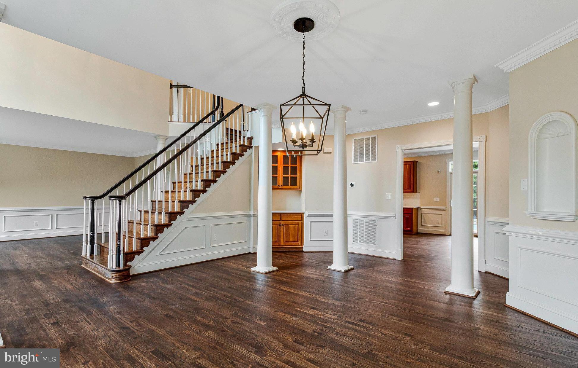 2504 SHERWOOD HALL LANE