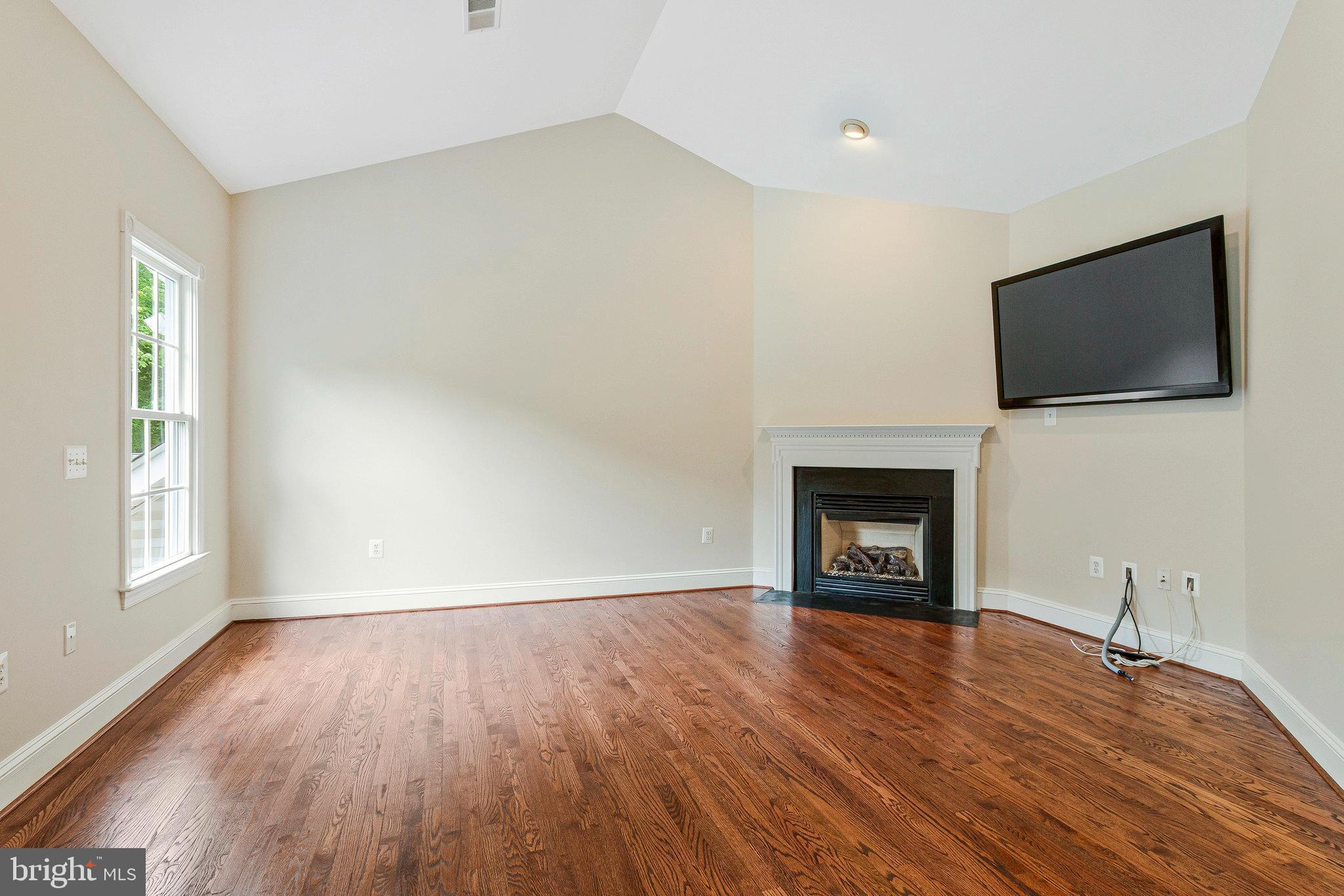 2504 SHERWOOD HALL LANE