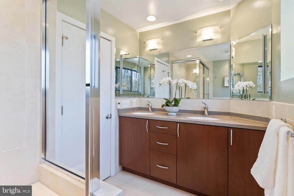 10116 WALKER WOODS DRIVE