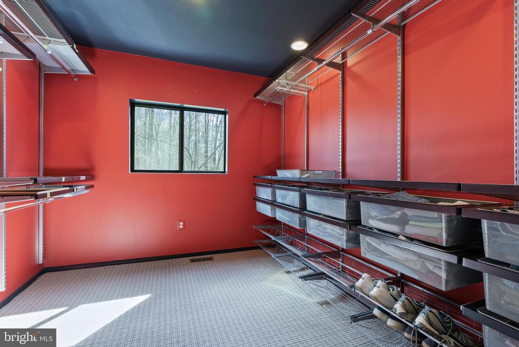 10116 WALKER WOODS DRIVE