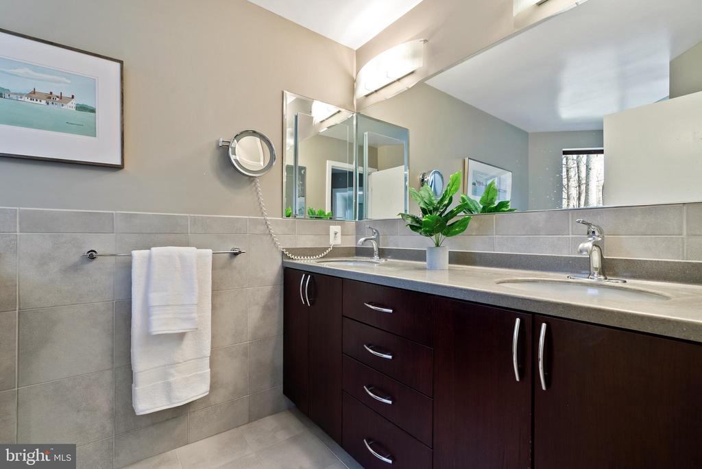10116 WALKER WOODS DRIVE