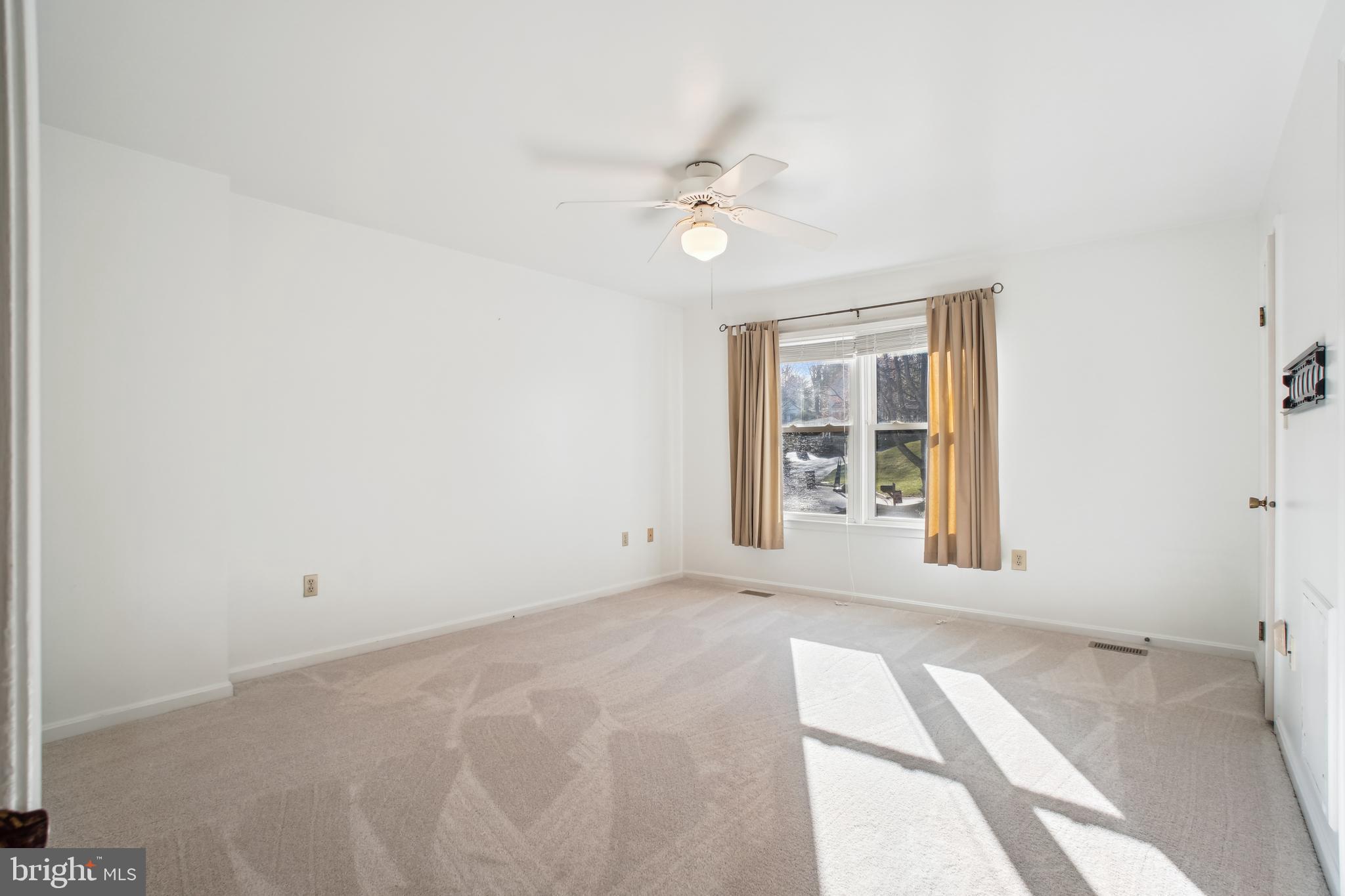 8613 GROVELAND DRIVE