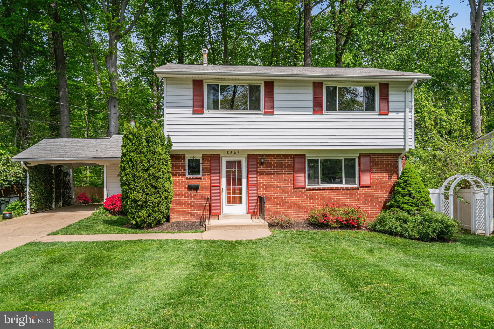 8608 LONDON COURT