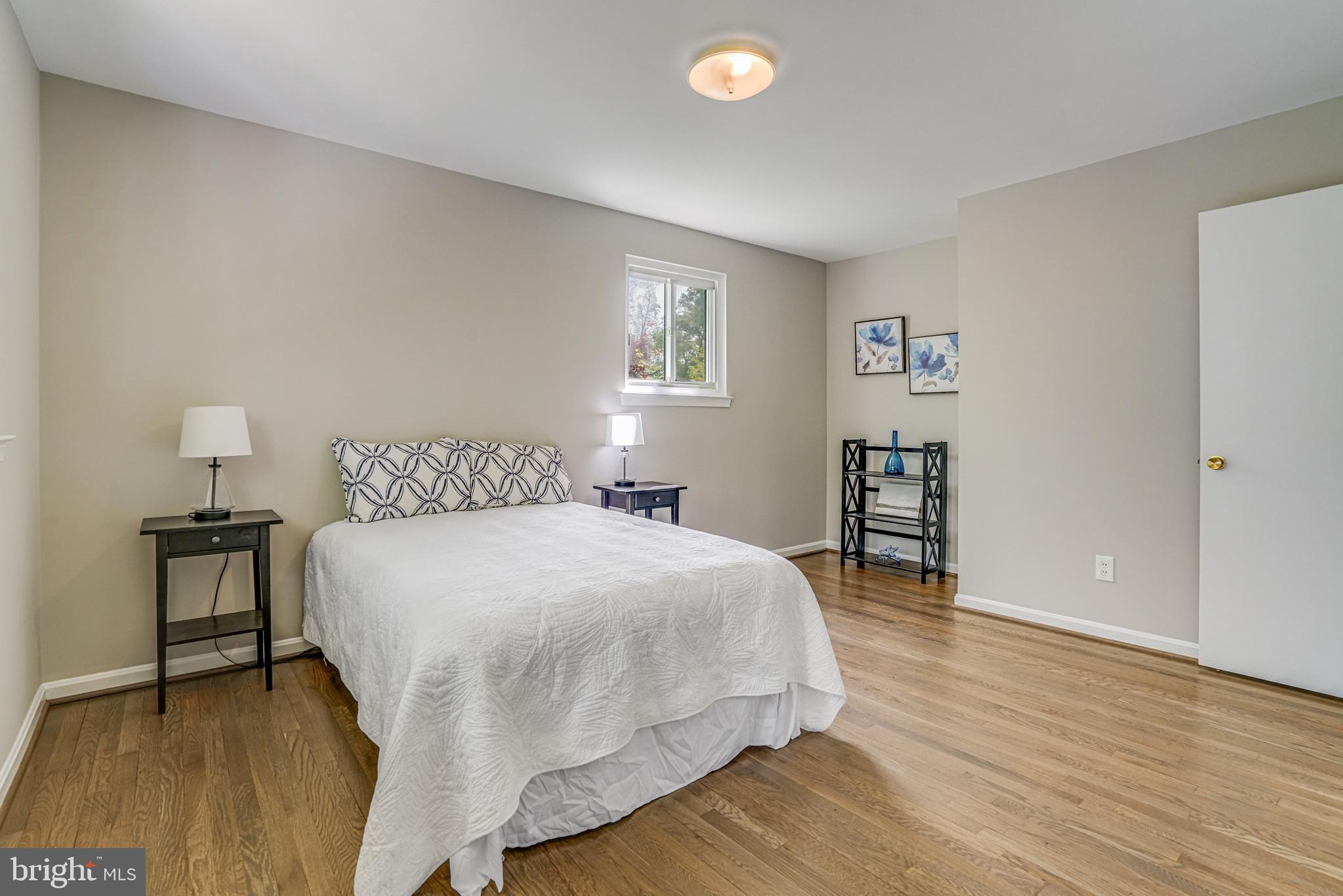 8608 LONDON COURT