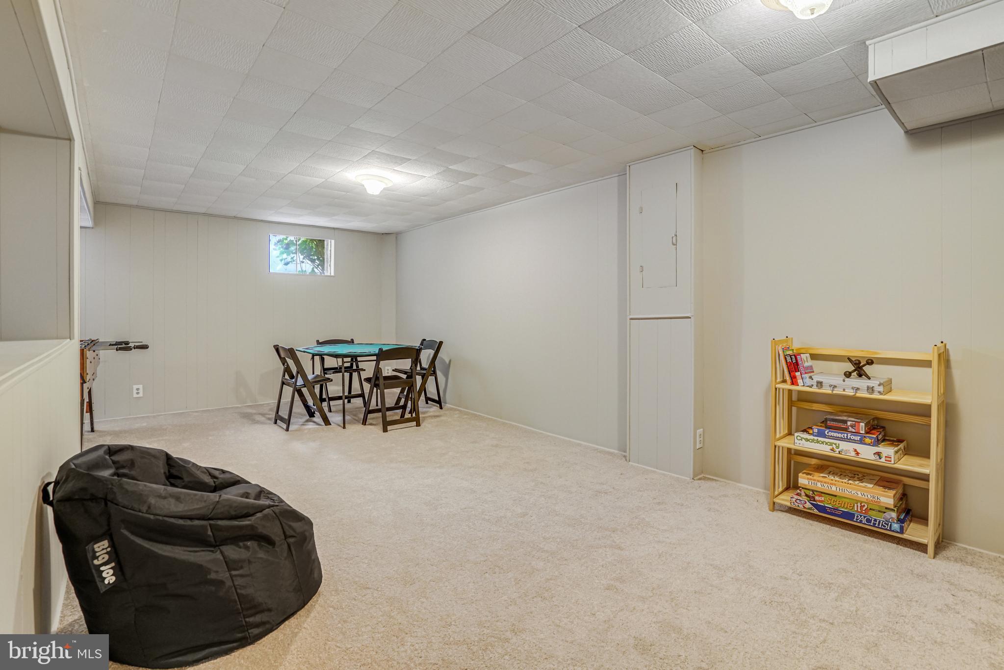 8608 LONDON COURT