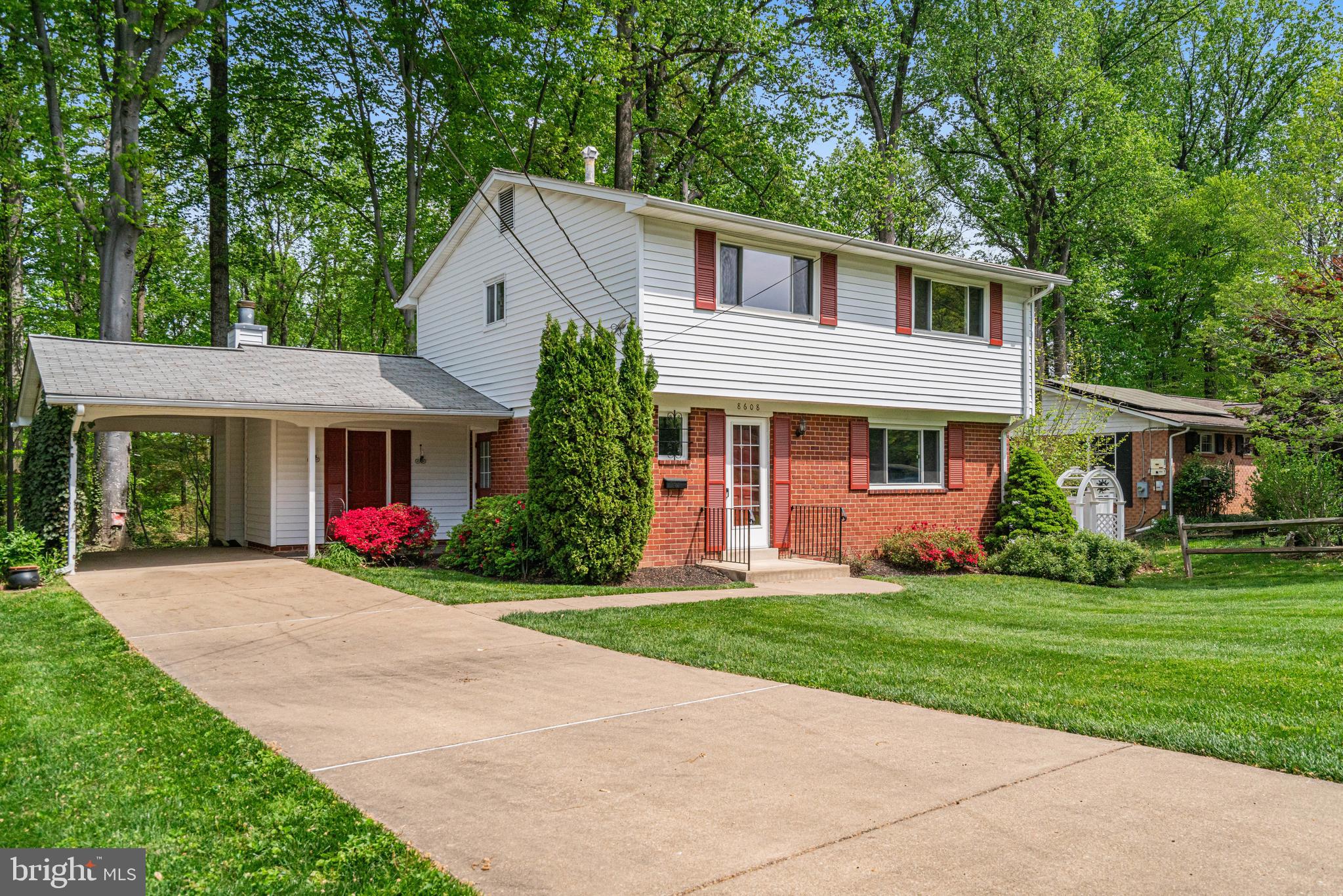 8608 LONDON COURT