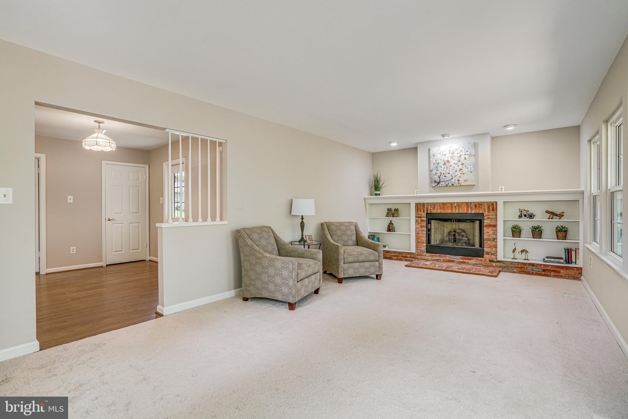8608 LONDON COURT