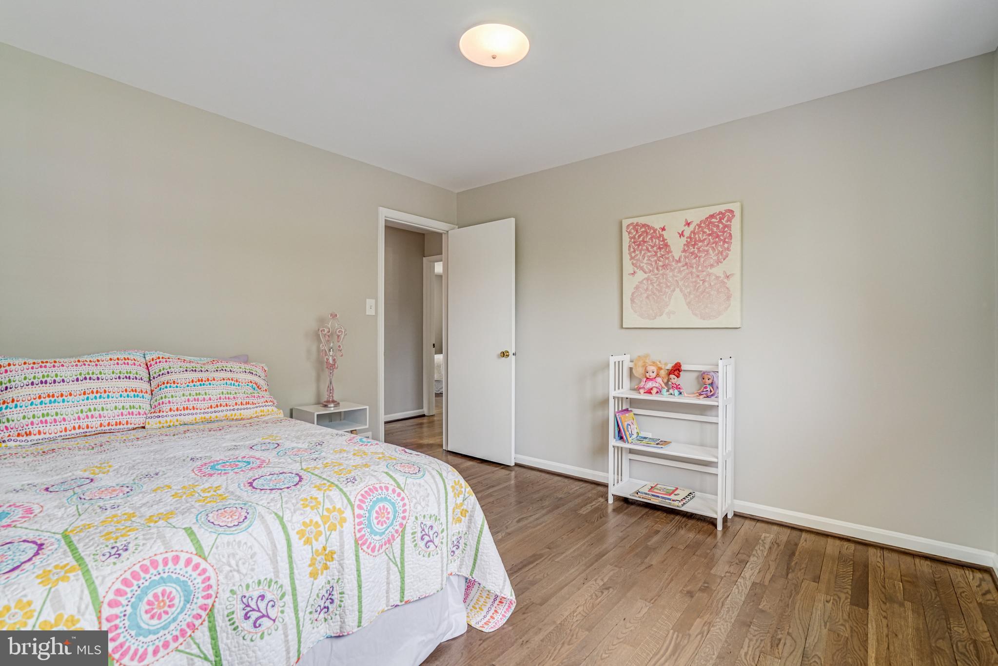 8608 LONDON COURT