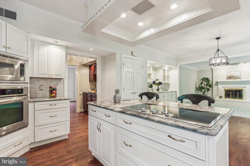 5937 FAIRVIEW WOODS DRIVE