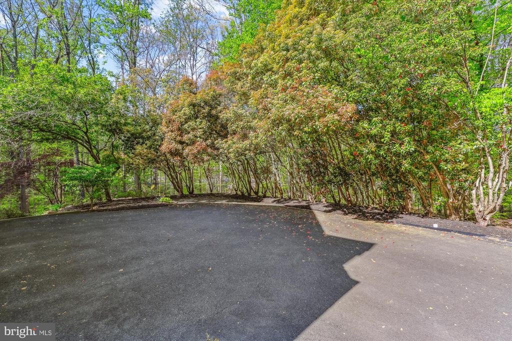 5937 FAIRVIEW WOODS DRIVE