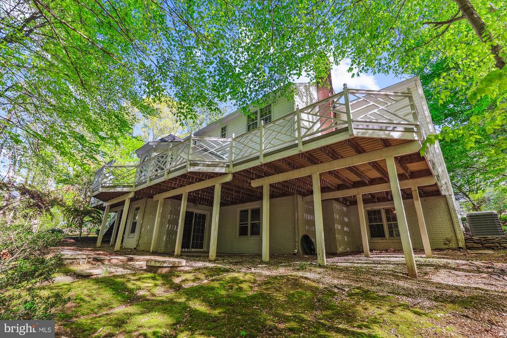 5937 FAIRVIEW WOODS DRIVE