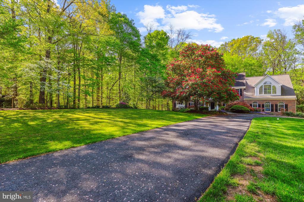 5937 FAIRVIEW WOODS DRIVE