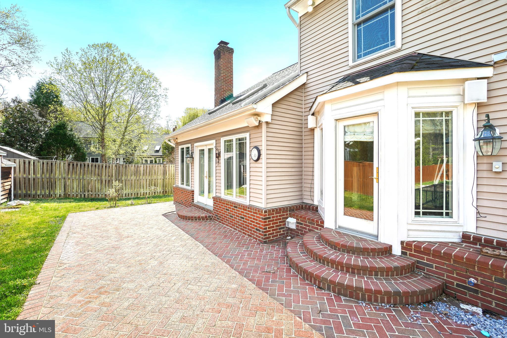 8212 COLLINGWOOD COURT