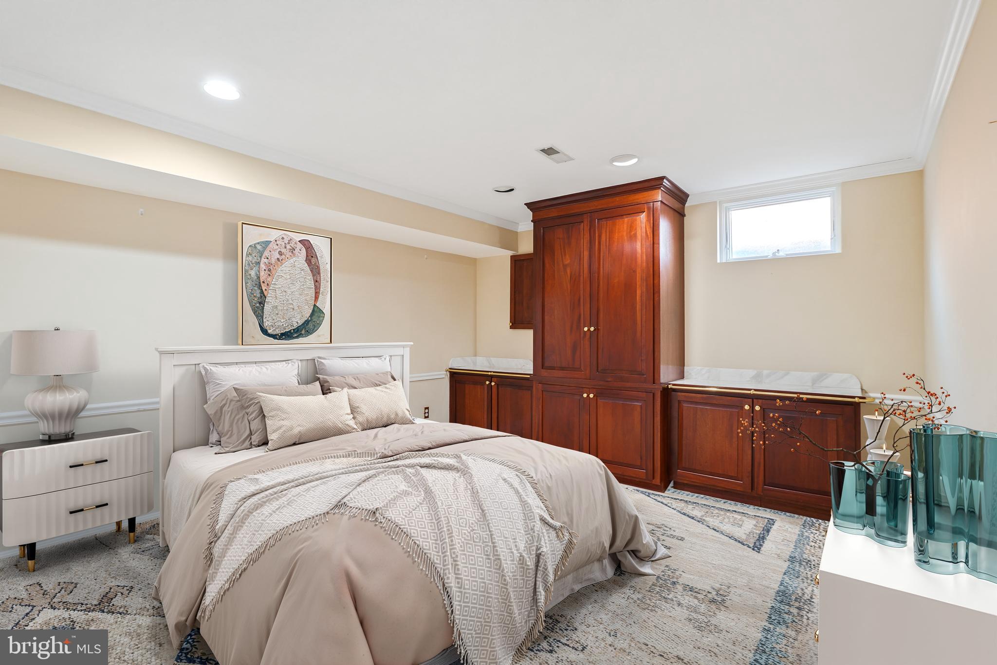 8212 COLLINGWOOD COURT