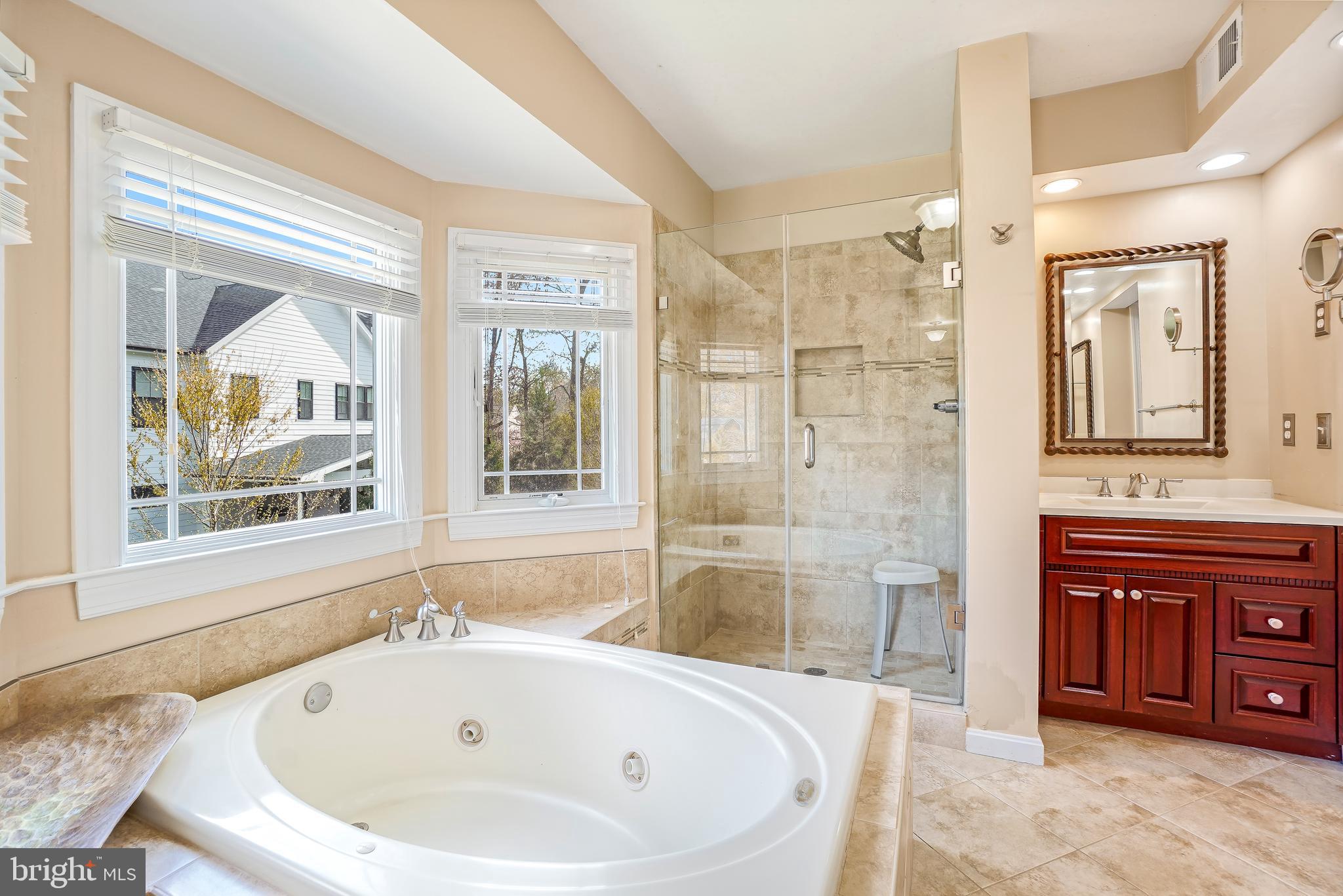 8212 COLLINGWOOD COURT