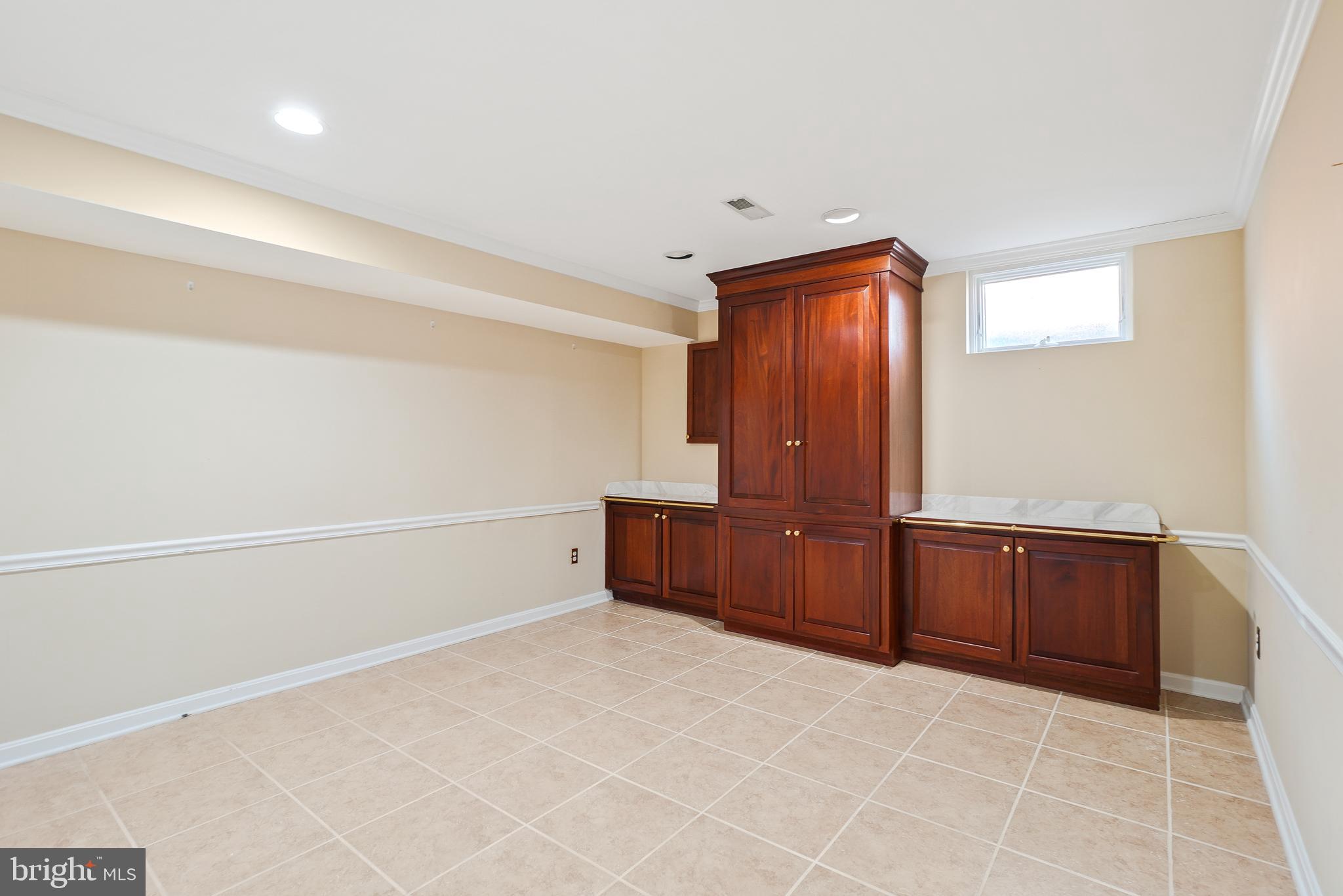 8212 COLLINGWOOD COURT