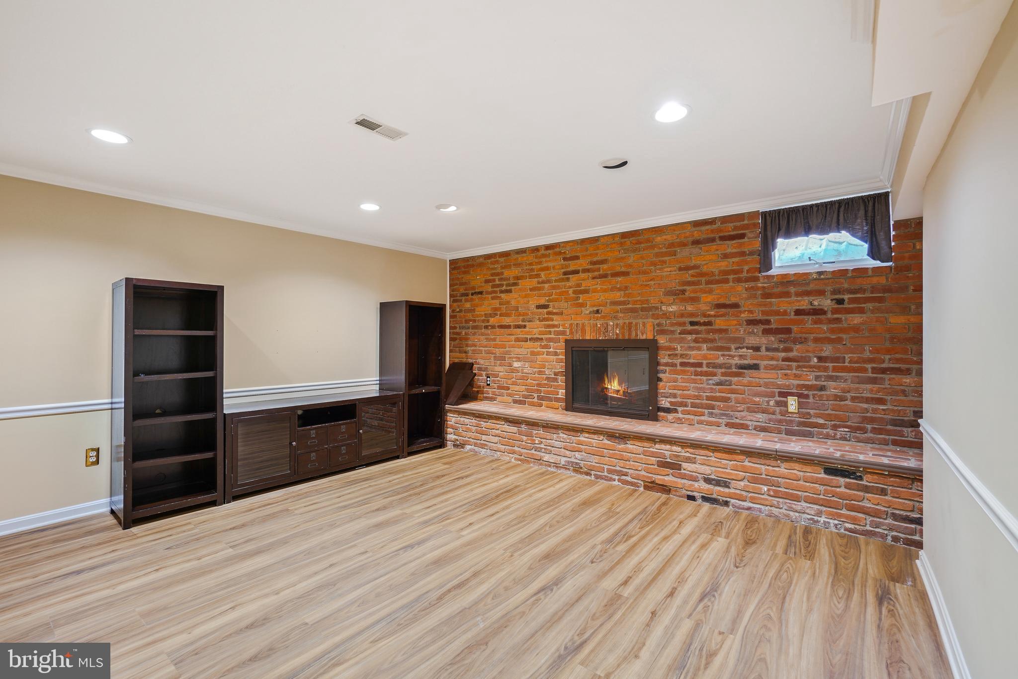 8212 COLLINGWOOD COURT