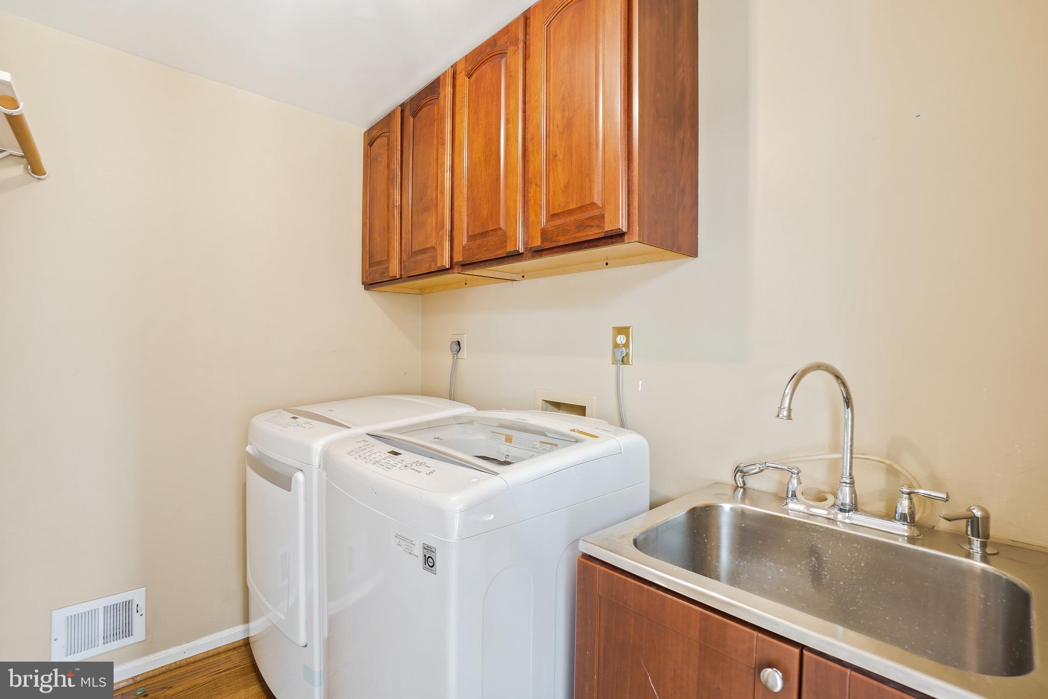 8212 COLLINGWOOD COURT