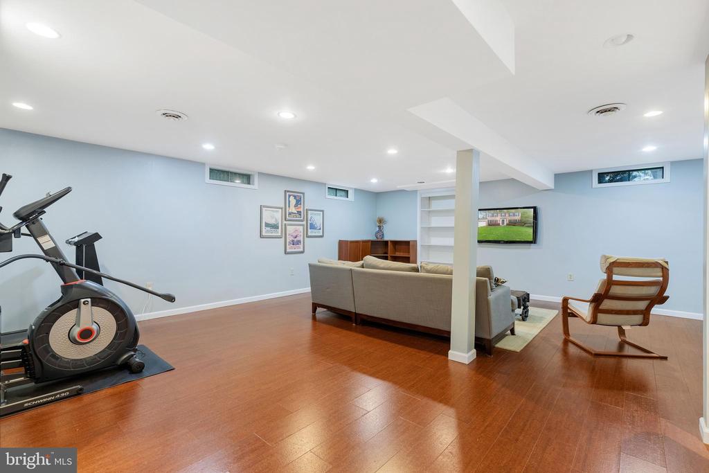 8621 ETTA DRIVE