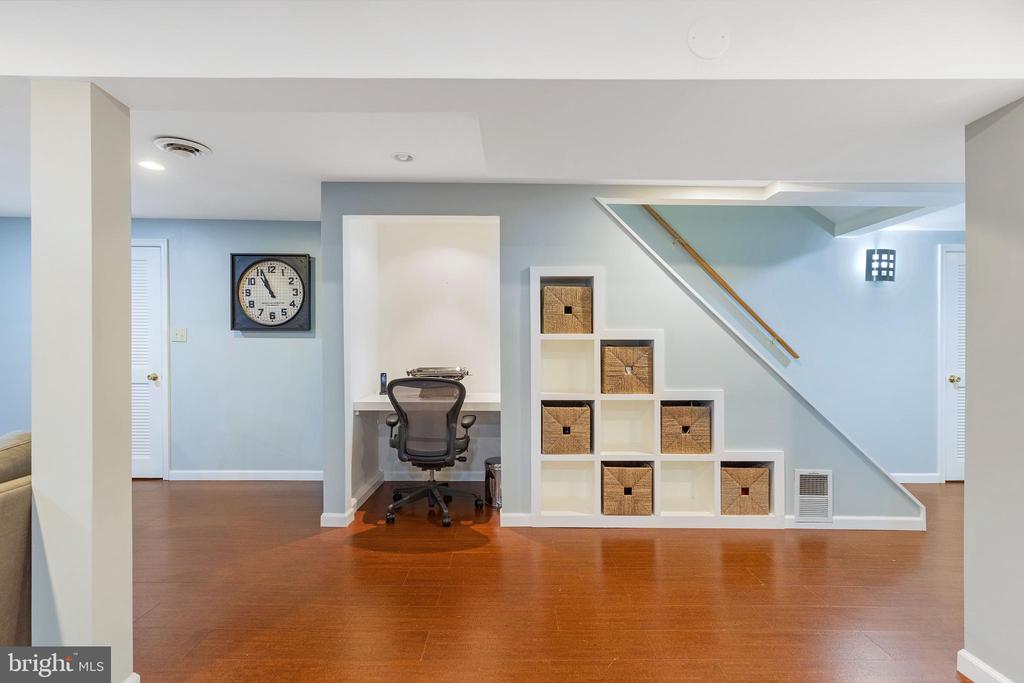 8621 ETTA DRIVE