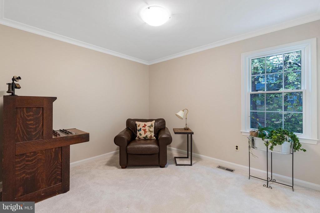 8621 ETTA DRIVE