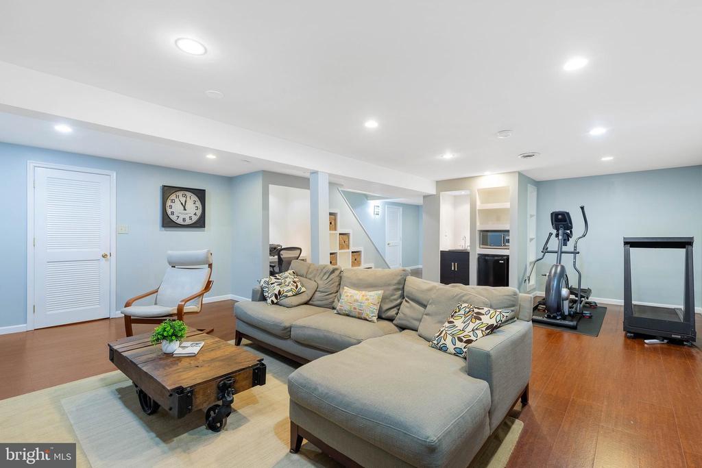 8621 ETTA DRIVE