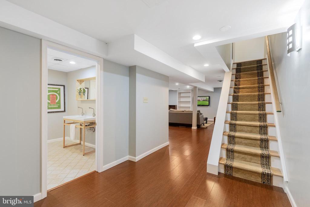 8621 ETTA DRIVE