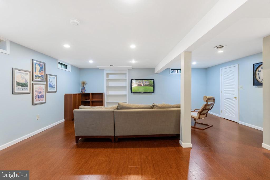 8621 ETTA DRIVE