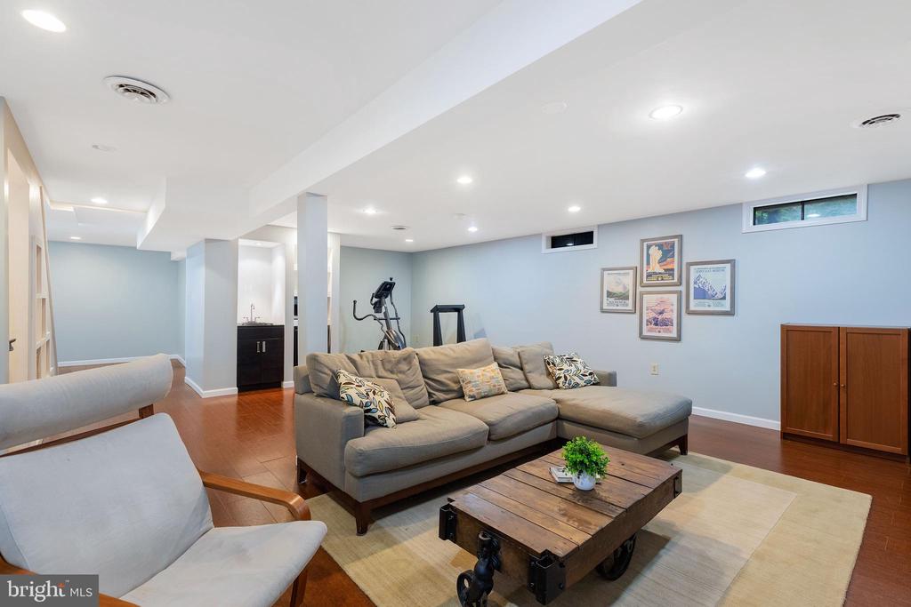 8621 ETTA DRIVE