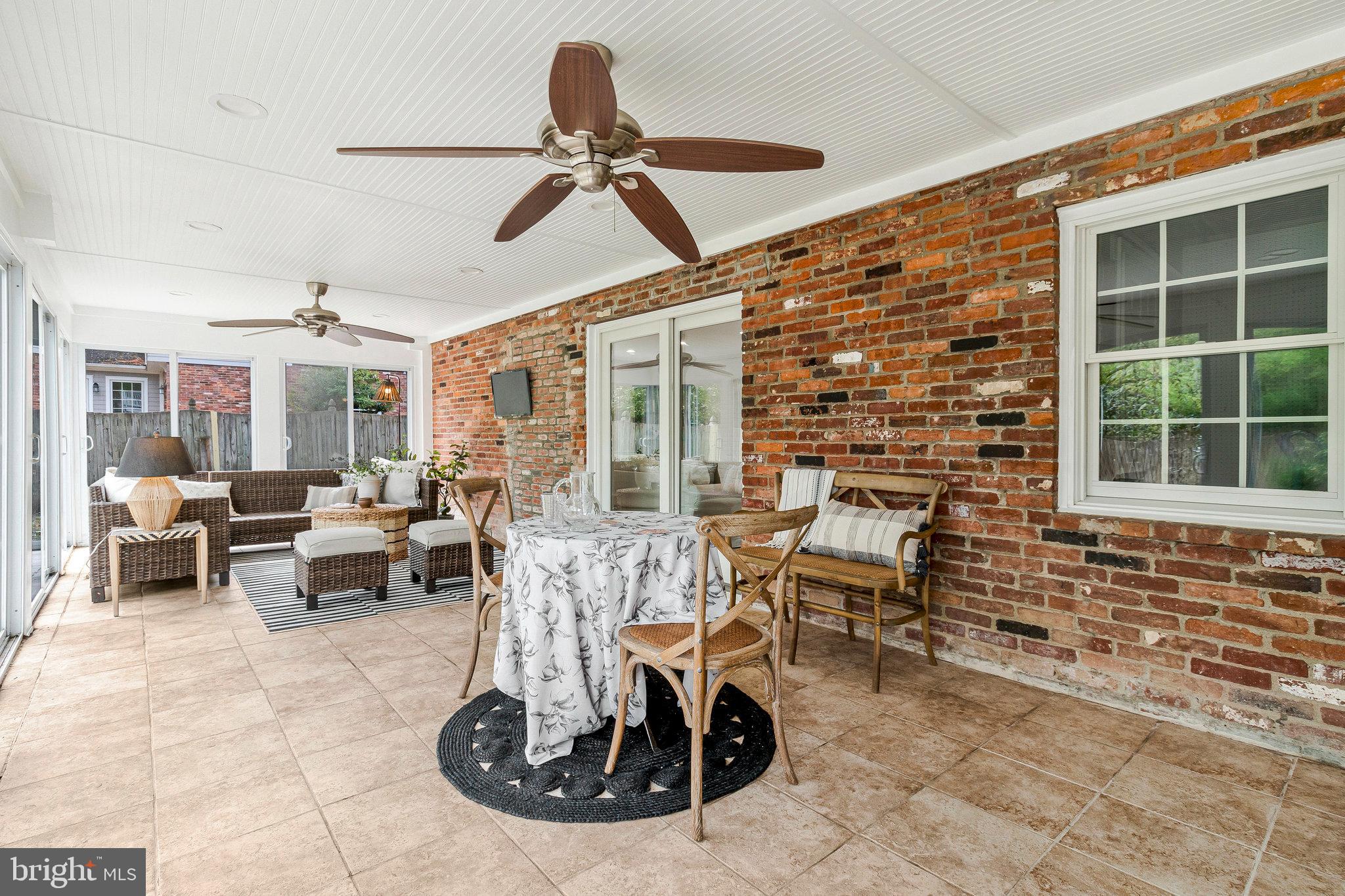 1106 EMERALD DRIVE
