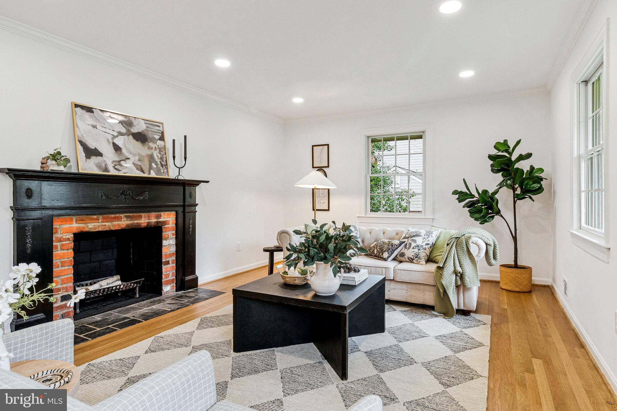 1106 EMERALD DRIVE