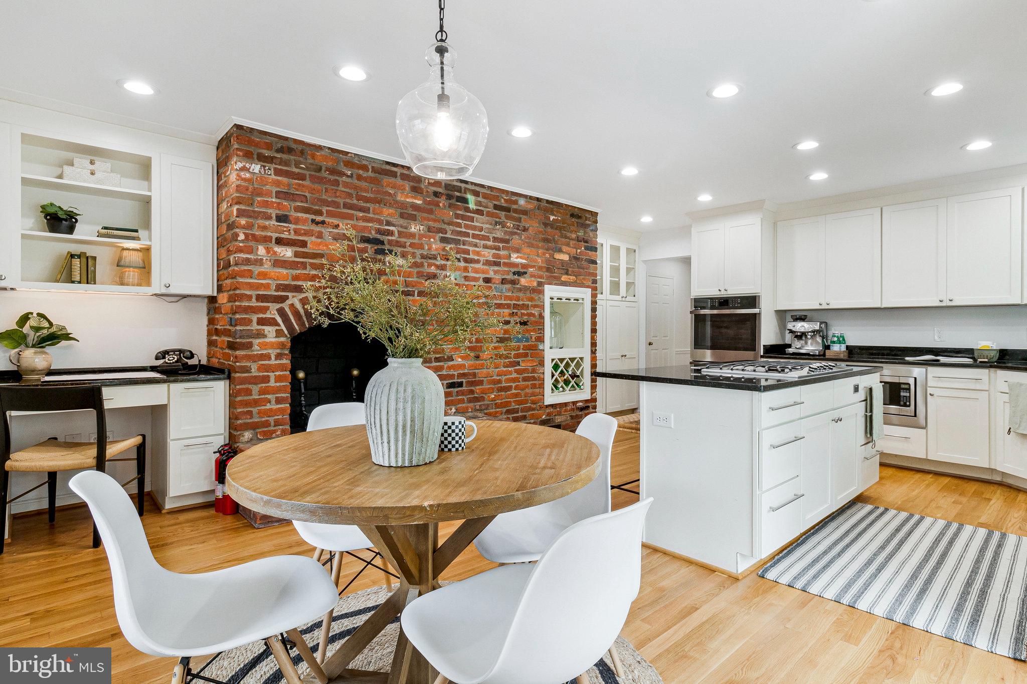 1106 EMERALD DRIVE