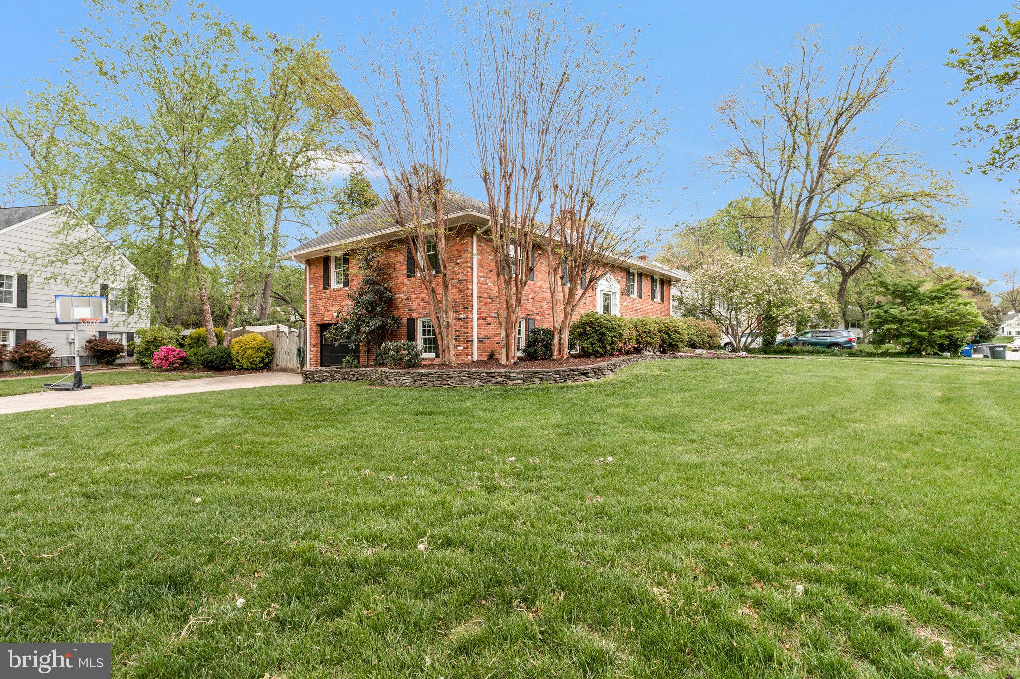 1106 EMERALD DRIVE