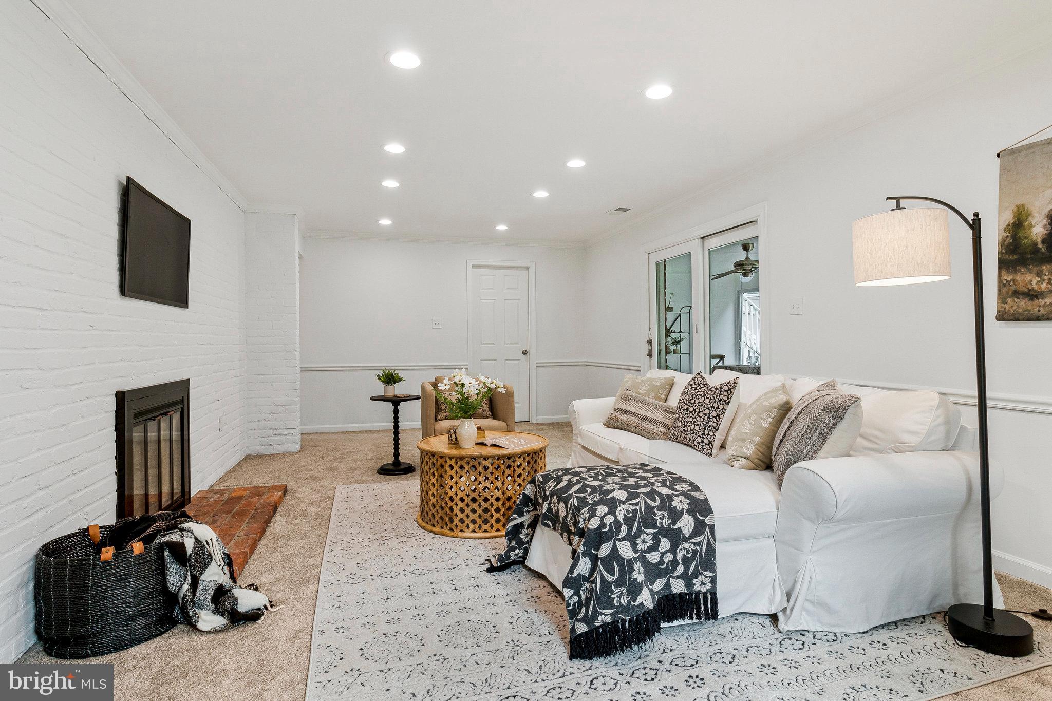 1106 EMERALD DRIVE