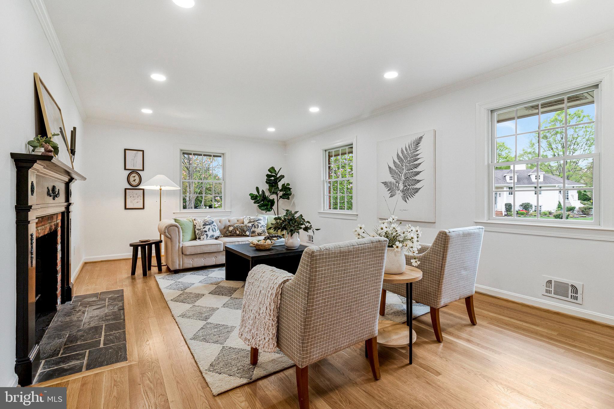 1106 EMERALD DRIVE
