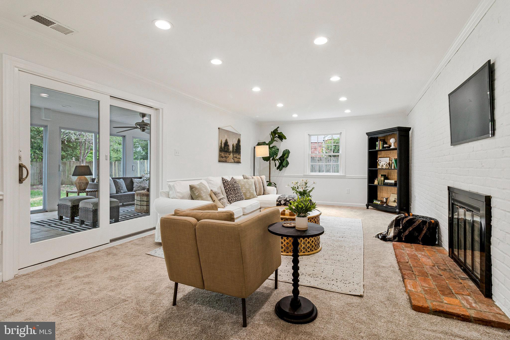 1106 EMERALD DRIVE