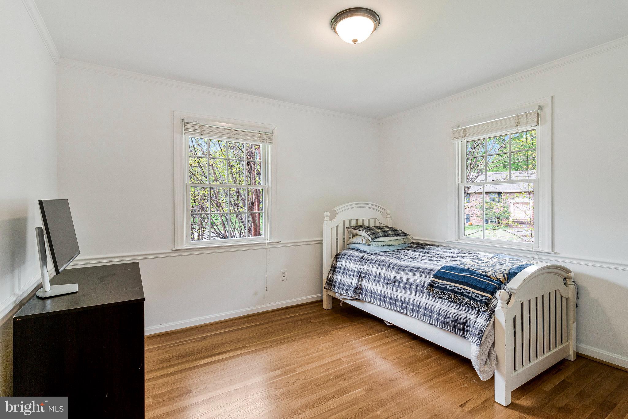 1106 EMERALD DRIVE