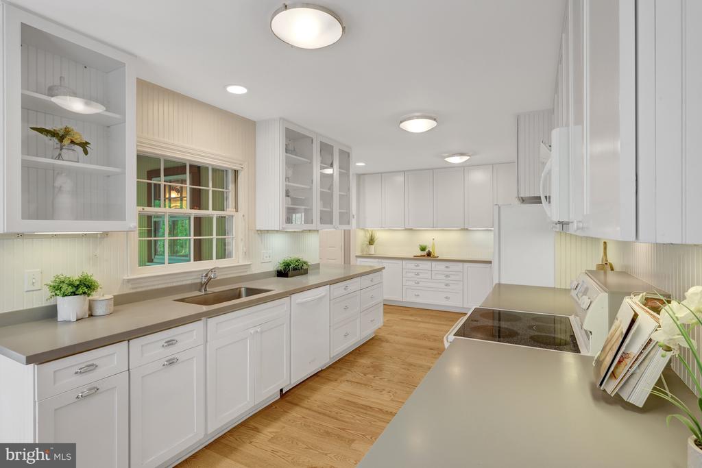 9115 MILL POND VALLEY DRIVE