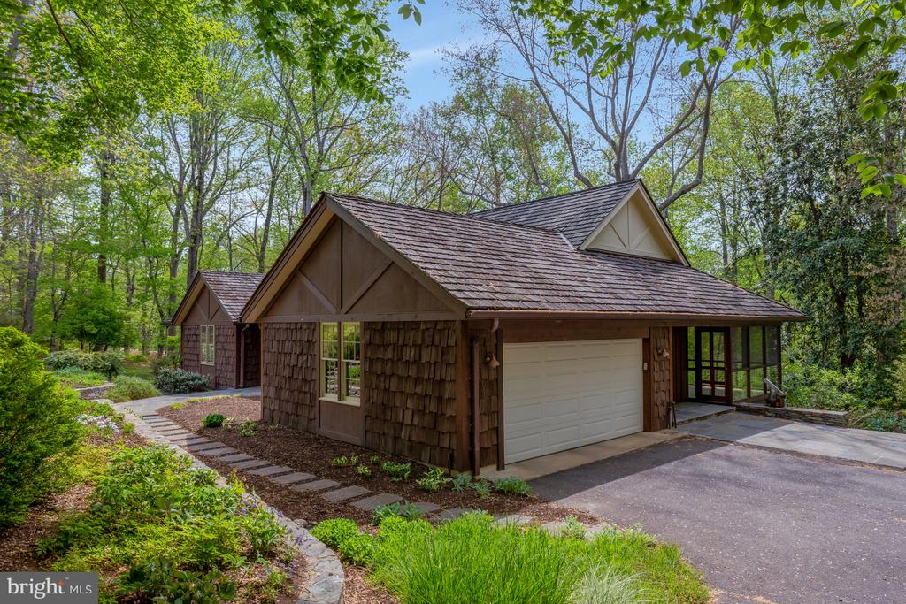 9115 MILL POND VALLEY DRIVE