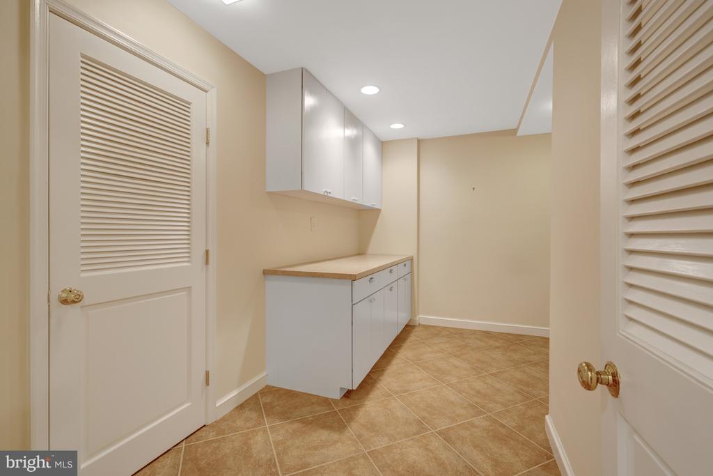 9115 MILL POND VALLEY DRIVE