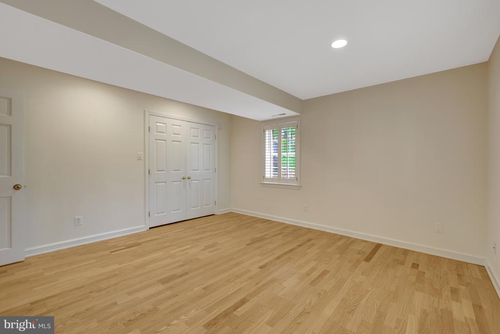 9115 MILL POND VALLEY DRIVE