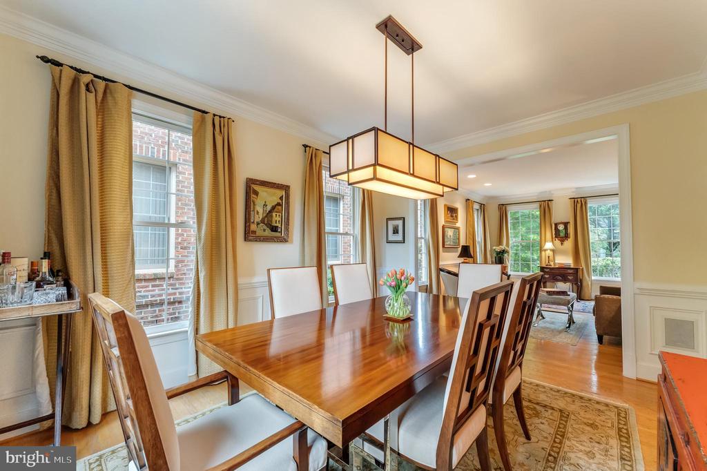 1916 ARMAND COURT