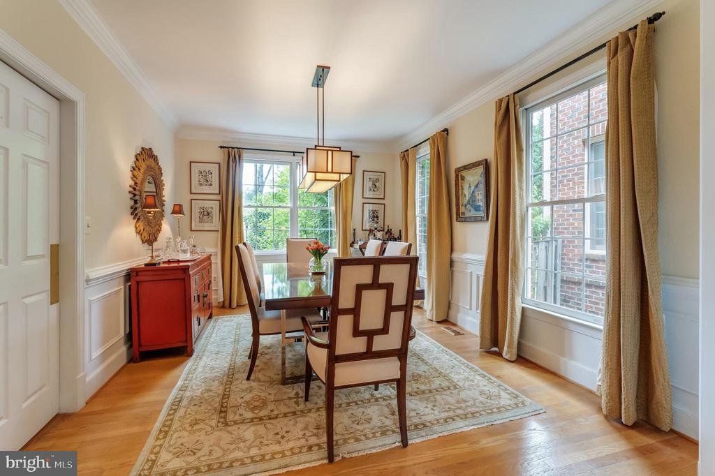 1916 ARMAND COURT