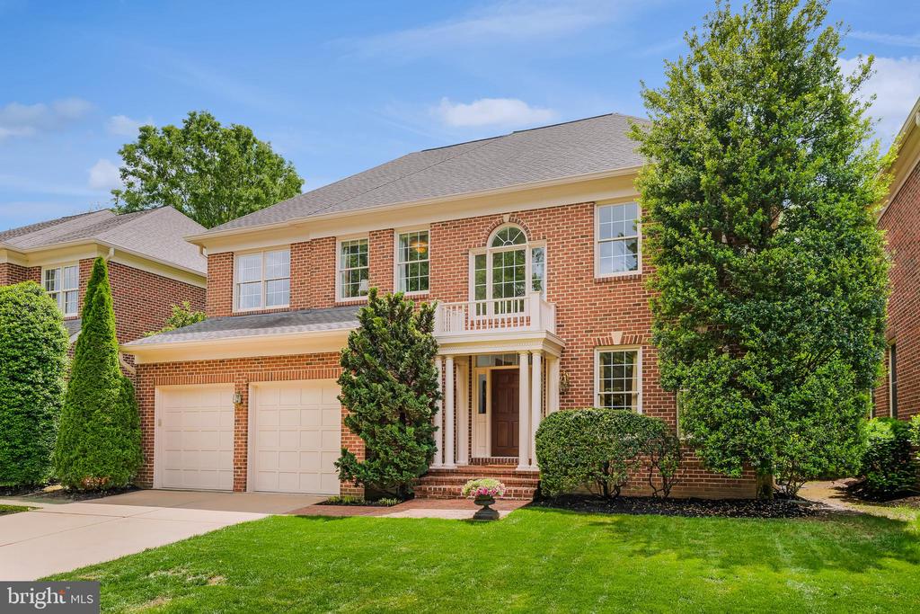 1916 ARMAND COURT