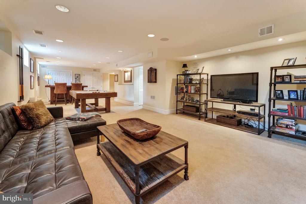 1916 ARMAND COURT